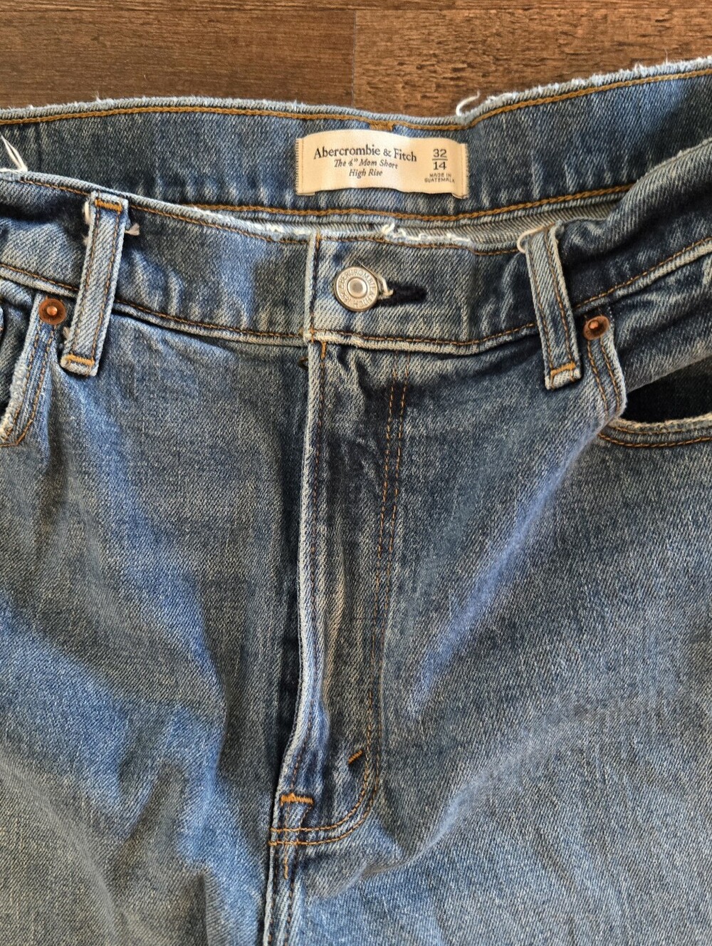 Abercrombie & Fitch The 4" Mom Short High Rise - Picture 3 of 3